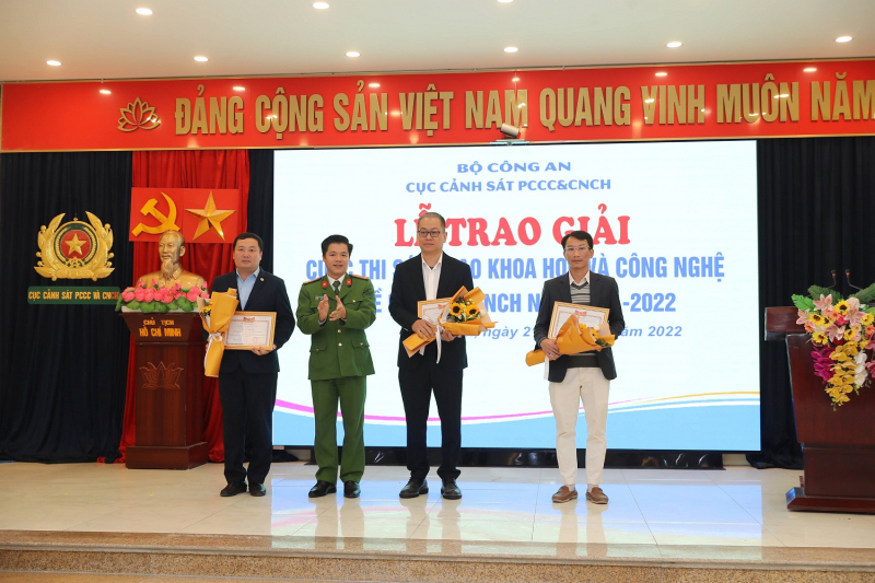 Lễ trao giải cho FireSmart trong cuộc thi nghiên cứu khoa học về PCCC